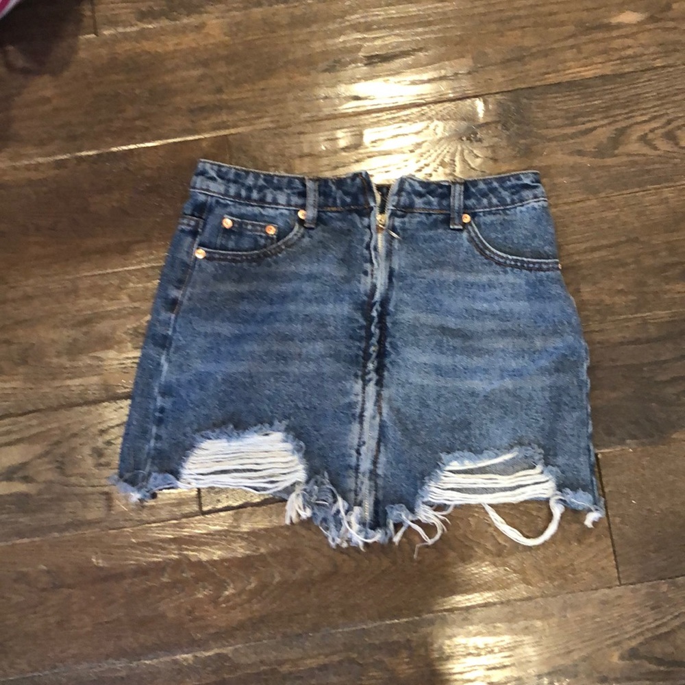 Denim skirt w circle zipper
